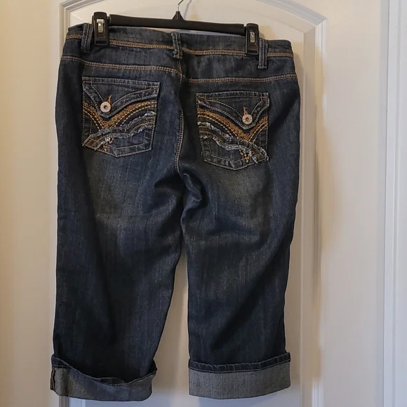 Mudd Capri's Size 11 - Picture 2 of 3